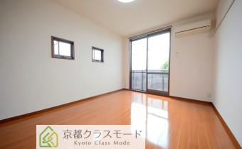 窓が多くて明るい、広々としたお部屋！
