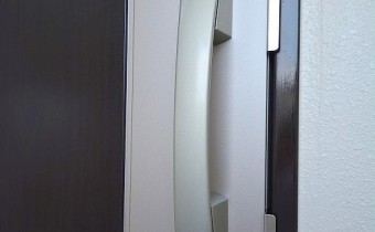 ダブルロックドア