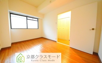 ※室内写真は同マンション内の102号室の物です（別タイプ）