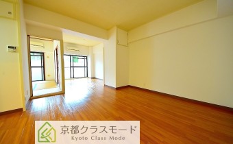 ※室内写真は同マンション内の102号室の物です（別タイプ）