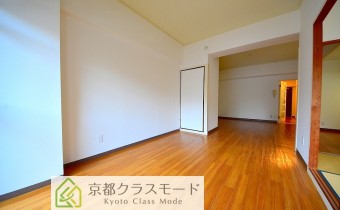 ※室内写真は同マンション内の102号室の物です（別タイプ）