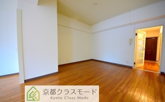 ※室内写真は同マンション内の102号室の物です（別タイプ）