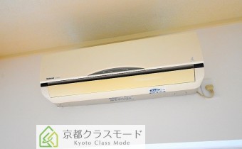 エアコン　※室内写真は同マンション内の102号室の物です（別タイプ）