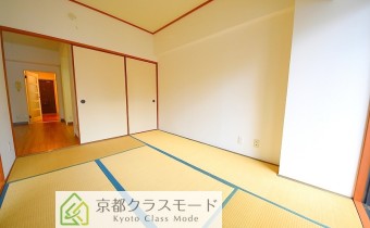 ※室内写真は同マンション内の102号室の物です（別タイプ）