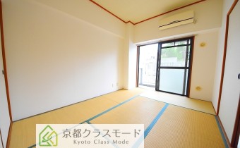 ※室内写真は同マンション内の102号室の物です（別タイプ）