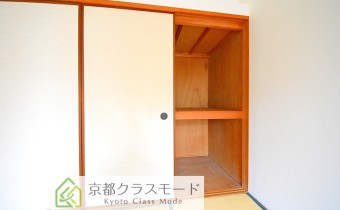 押入収納　※室内写真は同マンション内の102号室の物です（別タイプ）