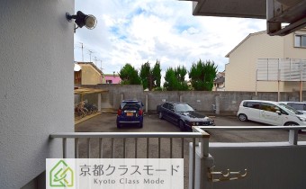 バルコニーから　※室内写真は同マンション内の102号室の物です（別タイプ）