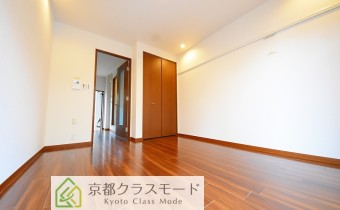 LDEスポットライト付きのお洒落なお部屋です♪意外と広い6帖のお部屋です！