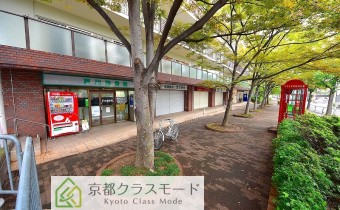 敷地内にはお店も入ってます。