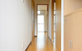 ※室内写真は同マンション内の別タイプのお部屋になります。