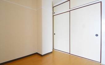 ※室内写真は同マンション内の別タイプのお部屋になります。