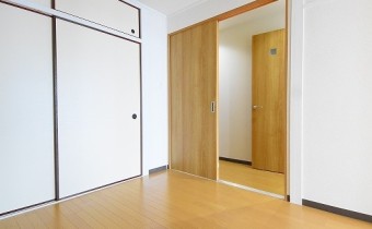 ※室内写真は同マンション内の別タイプのお部屋になります。