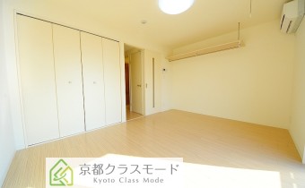 広々10帖タイプの明るいお部屋です♪