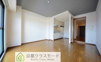 南向きバルコニーの明るいLDK11帖♪