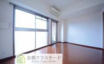 採光窓が多く明るい室内7.3帖♪