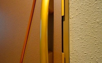 ダブルロックドア