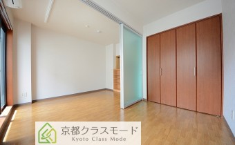 洋室3.4帖(手前)+LDK8.4帖(奥)