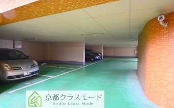 敷地内ガレージ