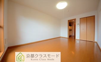南向きの日当たり良好な洋9.8帖♪