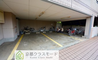 敷地内ガレージ＆駐輪スペース
