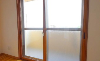 2重窓になっていますので防音性＆遮熱・断熱性が良いです！