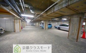 敷地内ガレージ