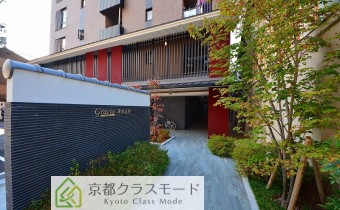 和と洋が融合したお洒落な外観♪セキュリティもいい感じです。