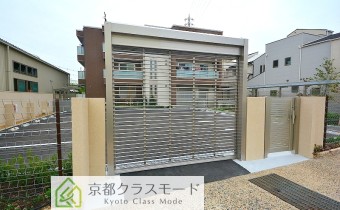 シャッター付きガレージです♪