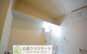 脱衣スペースの上部収納