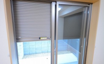 シャッター雨戸付き