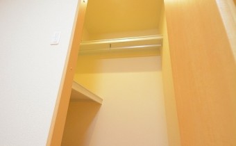 洋室7.4帖のウォークインクローゼット