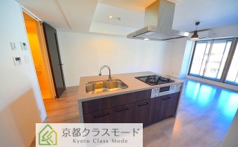 アイランドキッチンタイプです。