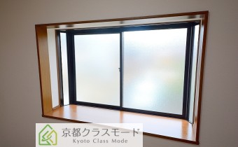 洋6帖の出窓