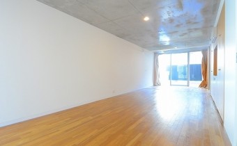 玄関からの室内