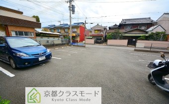 敷地内ガレージ　※ガレージはセット契約となります。