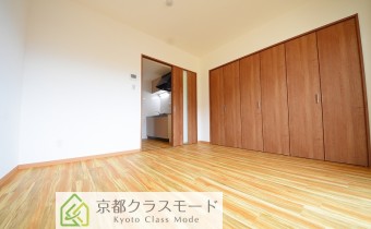 「ダブルクローゼット」が特徴的♪お洒落なフローリングが魅力的！