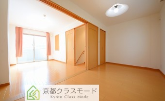 仕切りのドアを開ければ一つの広いお部屋として利用できます！