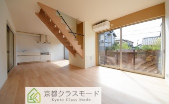 メゾネットタイプのお洒落な室内空間♪日当たりも良好です！