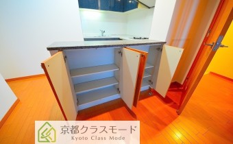カウンター下・収納スペース
