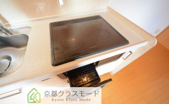 3口IHクッキングヒーター　※室内写真は1LDKタイプのものです。