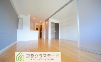 アクセントクロスが特徴的♪お洒落なカウンターキッチンタイプ！