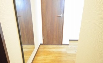 玄関　姿見鏡付き