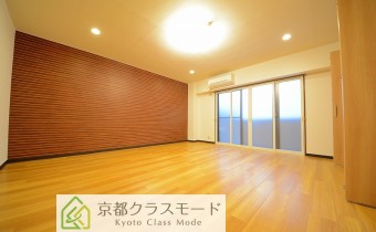 広々12.5帖の室内空間♪アクセントクロスがお洒落！