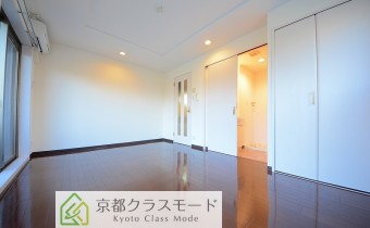 ワイドな室内空間は「シック」で使い勝手良好です♪