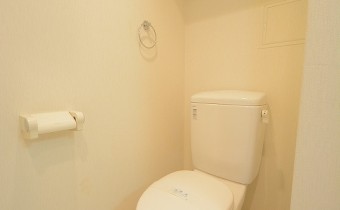 トイレ　※同マンション内の別のお部屋のものです。参考としてご覧ください。