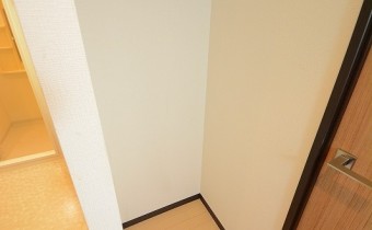 冷蔵庫置場　※同マンション内の別のお部屋のものです。参考としてご覧ください。