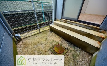 洋室6帖側・中庭・別アングル