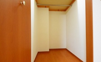 ウォークインクローゼット：内部