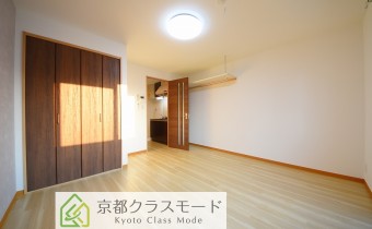 温かみのある室内空間♪照明器具も付いてます！