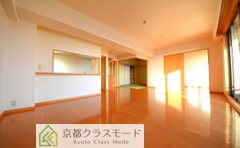 リビングは広々22帖♪「上層階・南向き」の快適なお部屋です！